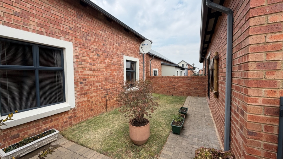 2 Bedroom Property for Sale in De Land Estate North West